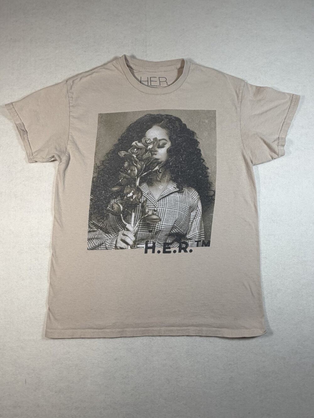 H.E.R. Goodie Two Sleeves Graphic T Shirt Mens Medium R&B Singer Portrait Tan